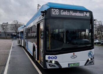 W Krakowie MPK rozpoczyna testy przegubowego autobusu wodorowego marki Solaris