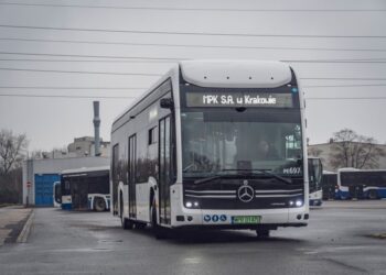 Mercedes z napędem wodorowym przechodzi testy w Krakowie
