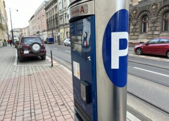 Kraków nabywa parkomaty do zarządzania strefą parkowania