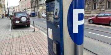 Kraków nabywa parkomaty do zarządzania strefą parkowania