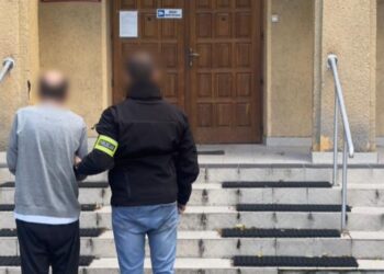 Dramat w krakowskim szpitalu! 42-latek z nożami polował na lekarkę – tylko szybka reakcja uratowała kobietę