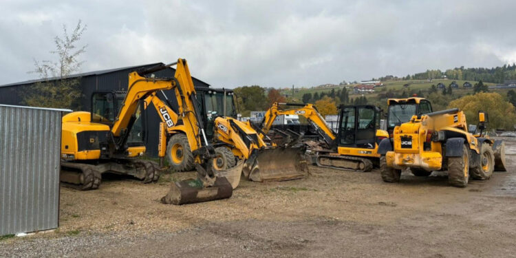 Policja rozbiła gang od kradzionych koparek! Biznesmen z Podhala w areszcie, w tle luksusowe ferrari i miliony złotych