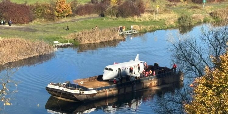 Katastrofa nad Wisłą?! Niezwykłe ćwiczenia „Bird Strike 2025” w Krakowie pokazały, jak służby ratują życie w ekstremalnych warunkach!