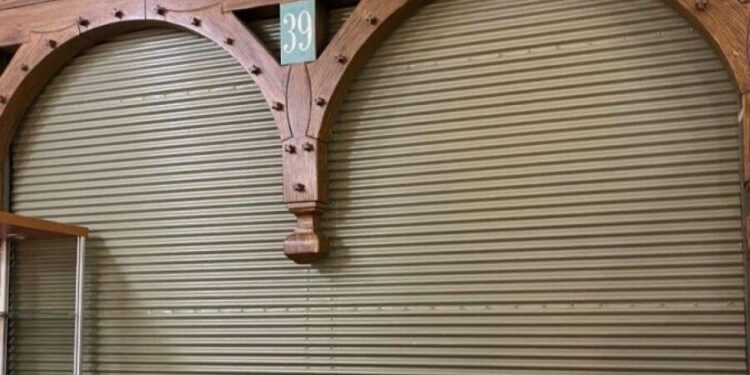 Nowe oblicze krakowskich Sukiennic! Historyczne żaluzje wracają w wielkim stylu