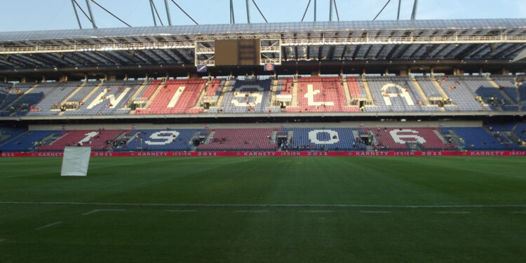 Kontuzja w Wiśle Kraków! Gwiazda zespołu wypada z gry przed derbami!