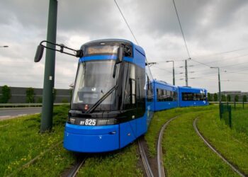 Poważna awaria zasilania zatrzymała tramwaje. Specjaliści prowadzą szczegółową diagnostykę