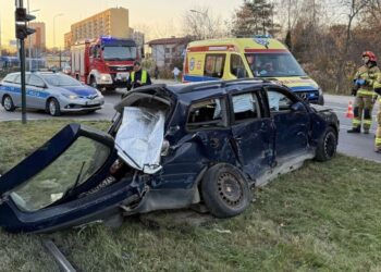 Zderzenie samochodu z tramwajem na północy Krakowa. Poważne utrudnienia w ruchu
