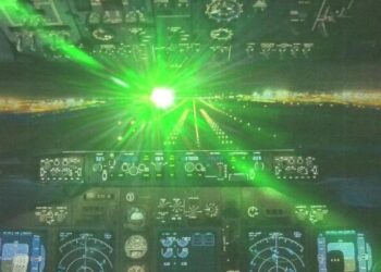 Dramatyczne chwile nad Nowym Targiem! 9-latek oślepił pilotów laserem. Mogło dojść do tragedii