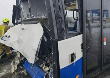 Zderzenie na Zakopiance. Ciężarówka wbiła się w autobus MPK – cztery osoby poszkodowane, droga zakorkowana