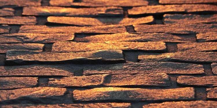 IMGW ostrzega przed oblodzeniem dróg i chodników