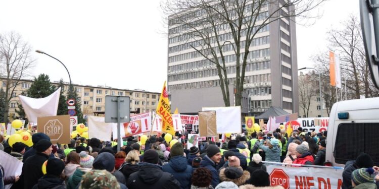 Gorący protest w Krakowie: prezydent Miszalski staje po stronie mieszkańców w sprawie S7
