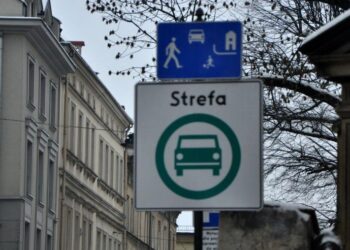 Strefa Czystego Transportu rusza od stycznia, a system wciąż nie działa. Kraków mierzy się z poważnymi opóźnieniami