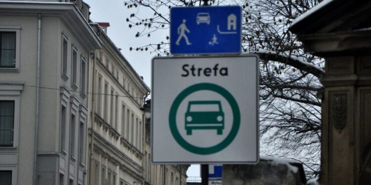 Strefa Czystego Transportu rusza od stycznia, a system wciąż nie działa. Kraków mierzy się z poważnymi opóźnieniami