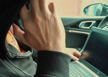 Kliknął reklamę i stracił fortunę. Fałszywe inwestycje kosztowały go 150 tysięcy złotych