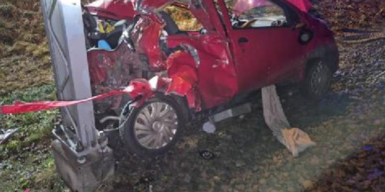 Pociąg uderzył w auto na przejeździe w Krakowie. Wieczorne zderzenie sparaliżowało linię do Balic