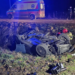 Nocny dramat na drodze. Samochód dachował w regionie, pięciu młodych mężczyzn trafiło do szpitala