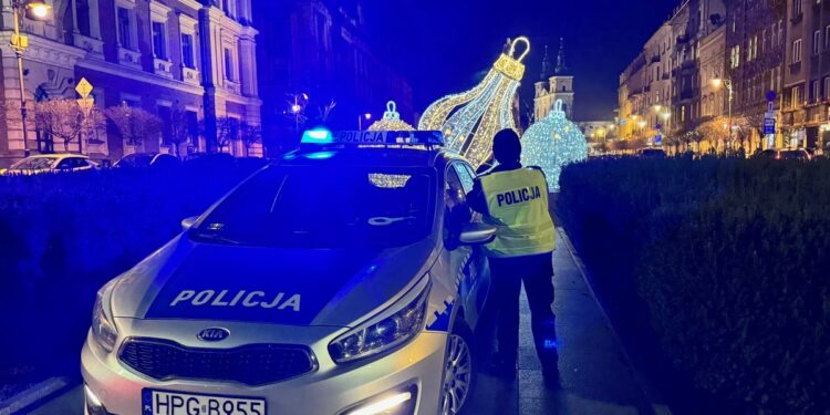 Interwencje, zatrzymania i nocna awantura w Nowej Hucie. Policja aktywna podczas Sylwestra