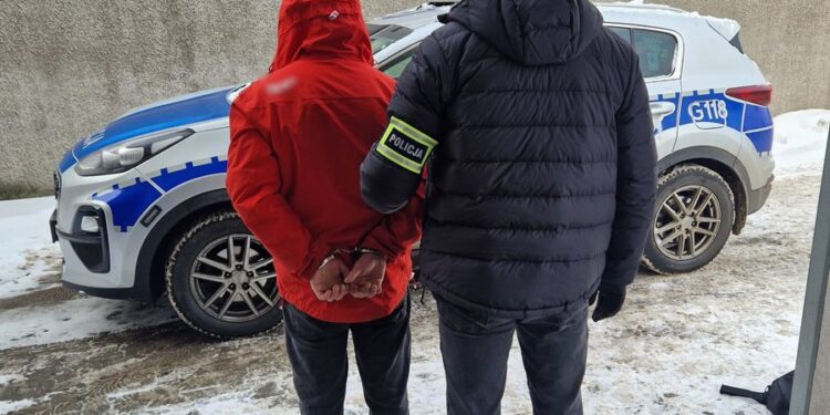 Chciał sprzedać laptopa pod dworcem. Kilka godzin później był już w rękach policji