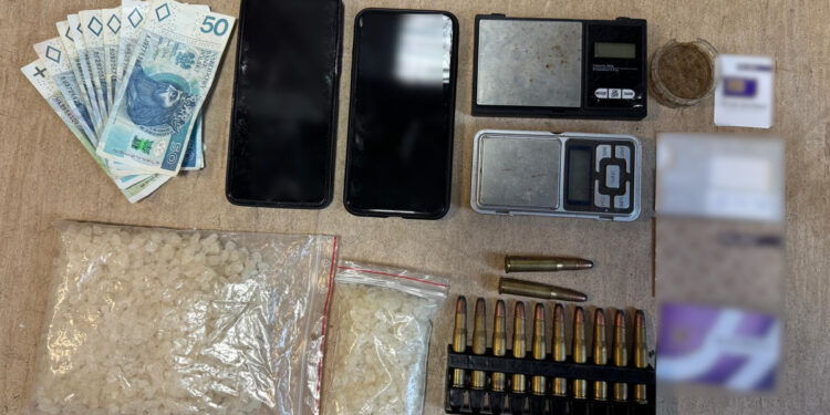 Krakowscy policjanci uderzyli w narkobiznes. Zatrzymanie w powiecie wielickim zakończone aresztem