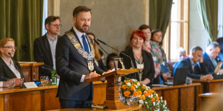 Referendum w Krakowie coraz bliżej? Złożono oficjalny wniosek o odwołanie prezydenta miasta