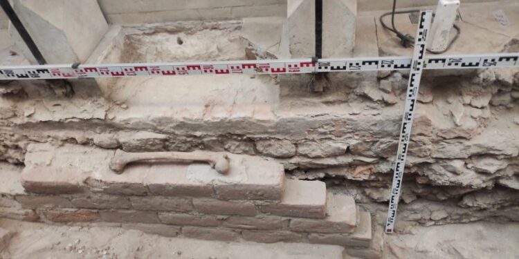 Remont odsłonił to, co skrywała posadzka Wawelu. Niezwykłe odkrycia w katedrze