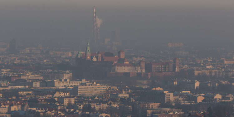 Alarm smogowy w Krakowie. Obowiązuje drugi stopień zagrożenia zanieczyszczeniem powietrza