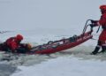 Załamał się lód i zaczęła się walka z czasem. Tak wyglądały realistyczne ćwiczenia służb na krakowskich Bagrach