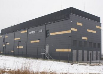 Kraków wchodzi w erę kwantowego bezpieczeństwa. Historyczne połączenie miasta z Cyfronetem AGH