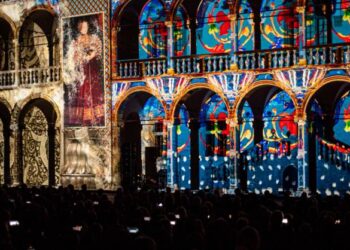 Gdy zapada zmrok, Wawel ożywa. Nocny spektakl świetlny odkryje historię zamku na nowo