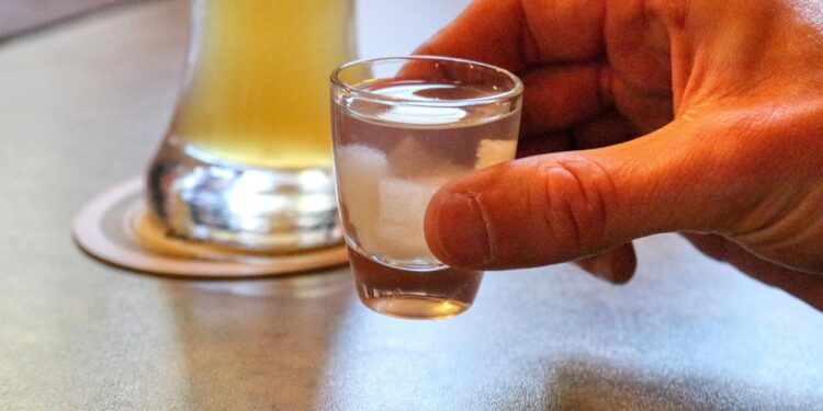 Zakaz, który zmienia nocne życie miasta Małopolski. 72% mieszkańców było „za”