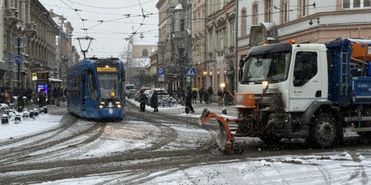 Kraków znowu pod śniegiem? Wieczorem nad miasto nadciągnie intensywna śnieżyca