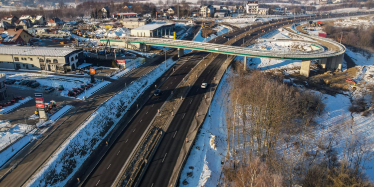 Budowa węzła w Myślenicach spowalnia zakopiankę. Kierowcy mają tylko jeden pas