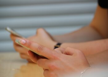 Kraków i Małopolska chcą zakazu mediów społecznościowych dla dzieci. Radni szykują apel do rządu